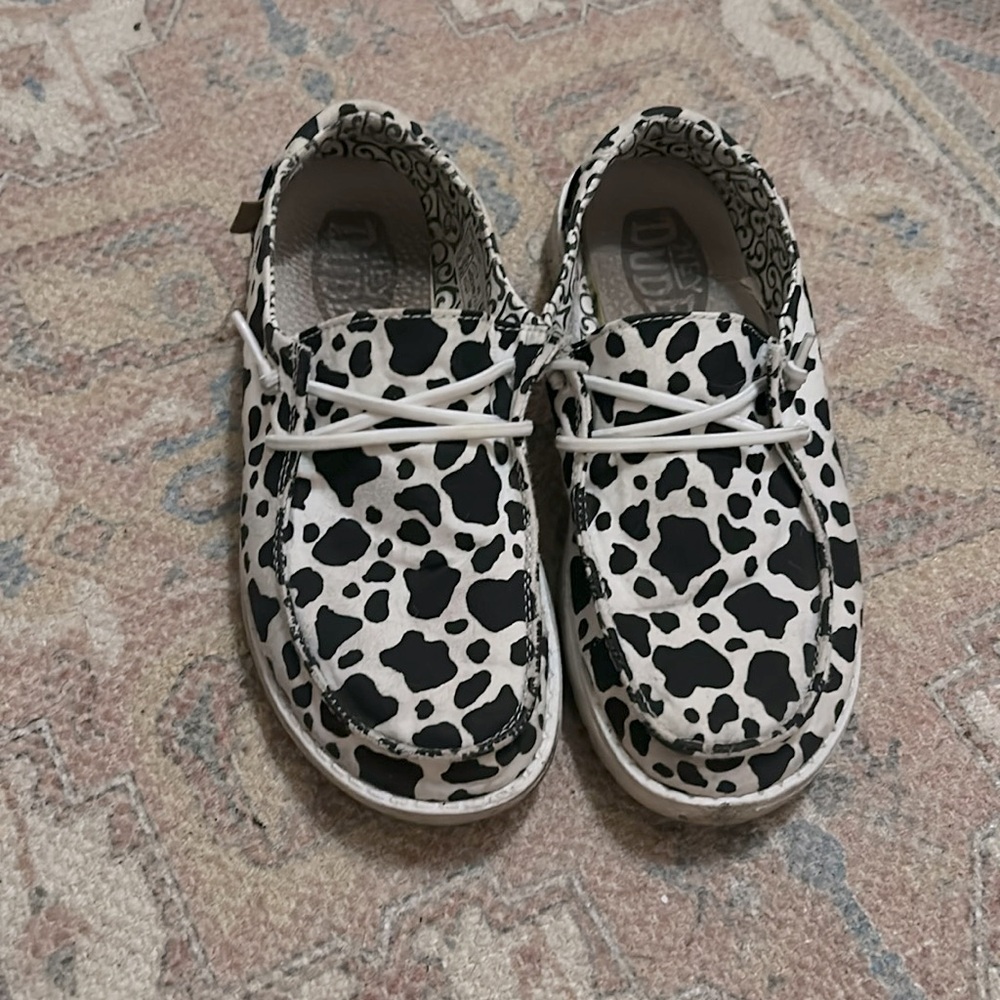 Women’s size 6 cow print hey dudes